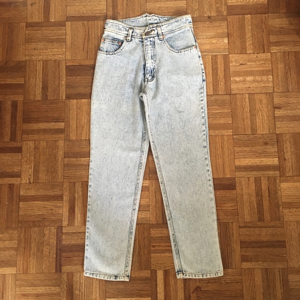 Vintage Light Acid Wash High-Rise Jeans - Pale Blue